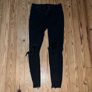 No stains, stretchy.